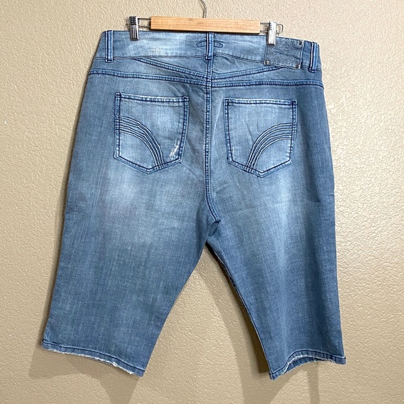 Free Style Revolution Bermuda Shorts - Picture 2 of 7